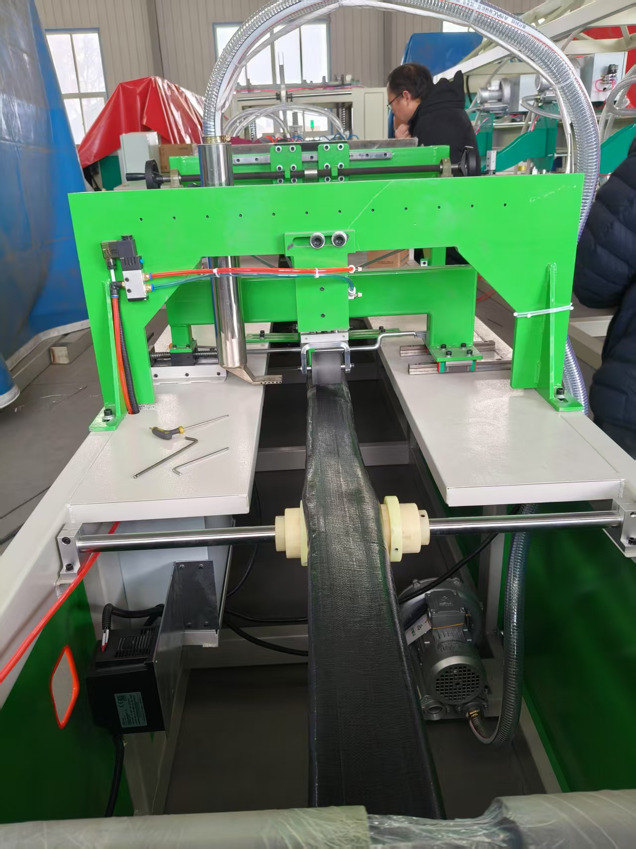 預制孔水帶機全套設備生產(chǎn)線